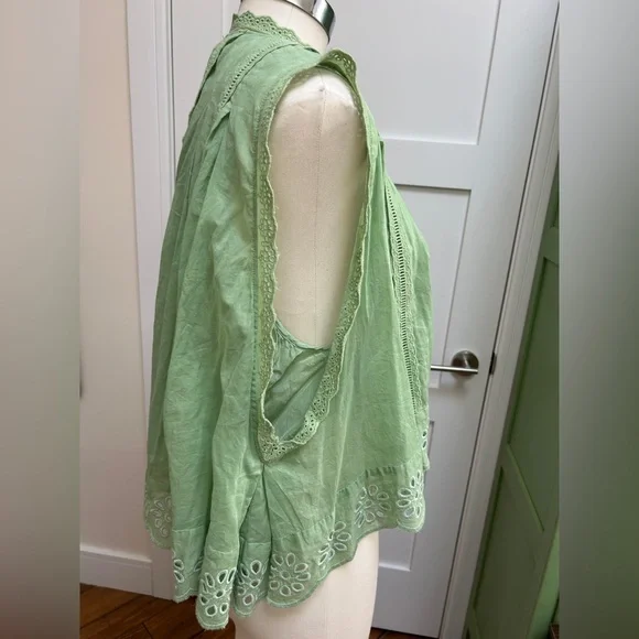 Farm Rio eyelet blouse. NWOT - Picture 8 of 11